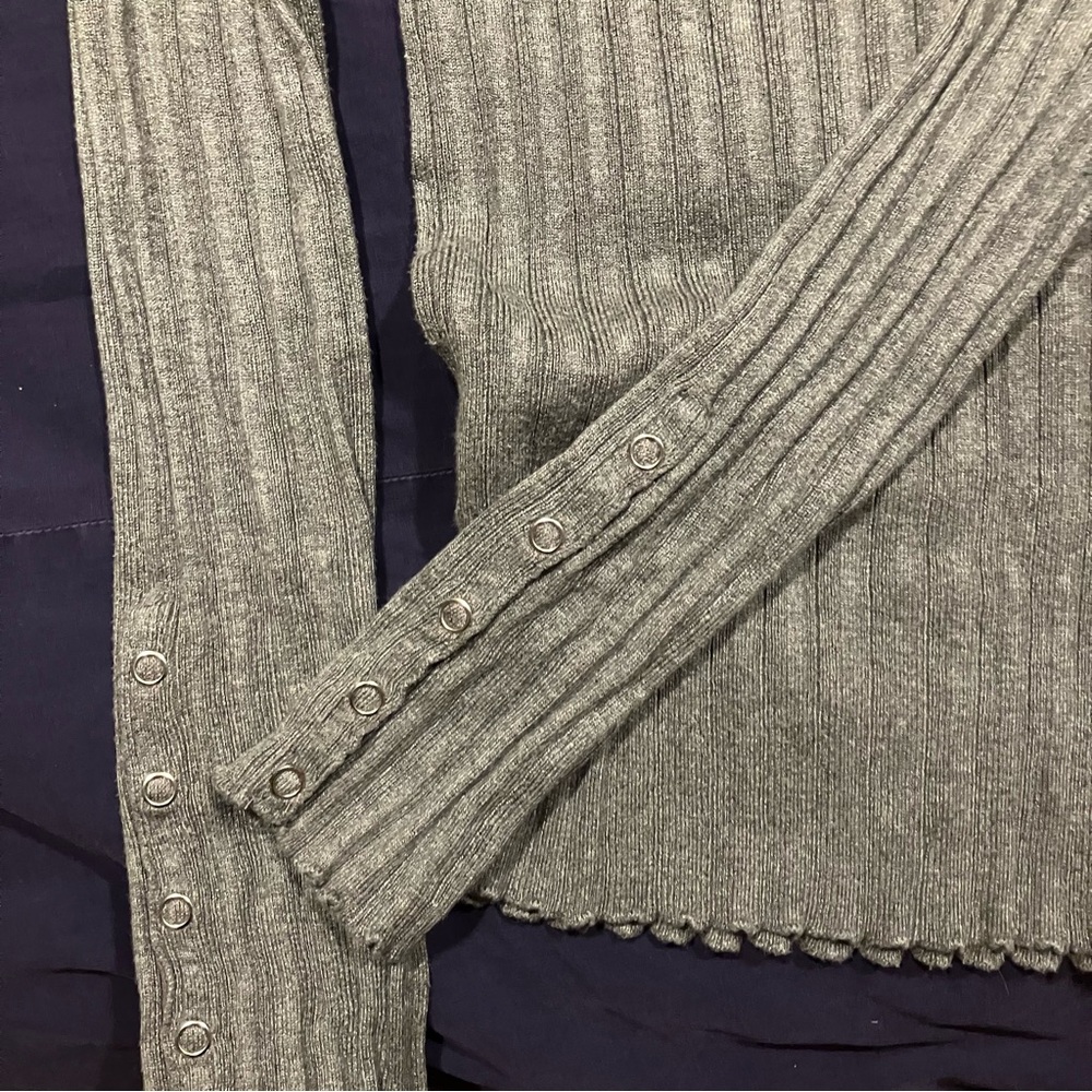 Gray turtleneck, fitted